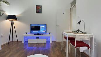 1-bed Apartment, Sleeps 6, in the City Center