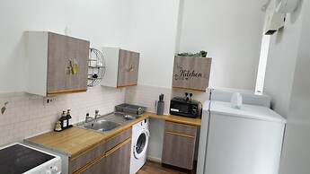 1-bed Apartment, Sleeps 6, in the City Center