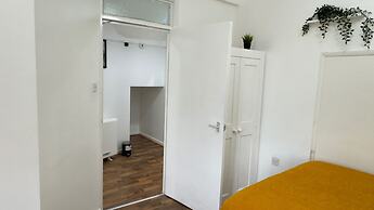 1-bed Apartment, Sleeps 6, in the City Center