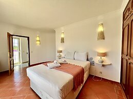 Alvor Traditional Villa by Homing