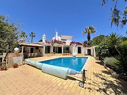 Alvor Traditional Villa by Homing