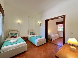 Alvor Traditional Villa by Homing