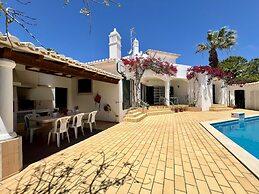 Alvor Traditional Villa by Homing
