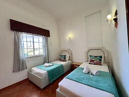 Alvor Traditional Villa by Homing