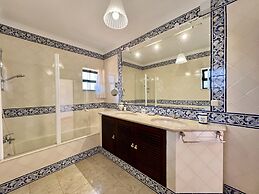 Alvor Traditional Villa by Homing