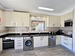 Alvor Traditional Villa by Homing