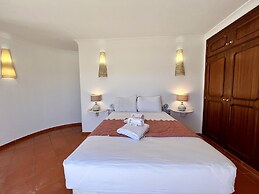 Alvor Traditional Villa by Homing