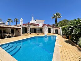 Alvor Traditional Villa by Homing