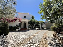 Alvor Traditional Villa by Homing