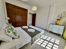 Faro Terrace Villa by Homing