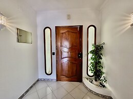 Faro Terrace Villa by Homing