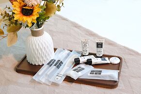 Huahang Hotel - Free airport shuttle bus