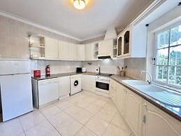 Vilamoura White House Villa by Homing
