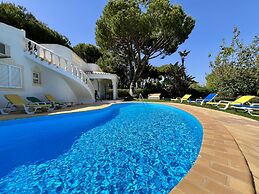 Vilamoura White House Villa by Homing