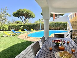 Vilamoura White House Villa by Homing