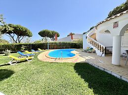 Vilamoura White House Villa by Homing