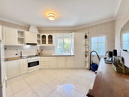 Vilamoura White House Villa by Homing