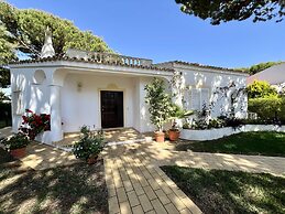 Vilamoura White House Villa by Homing