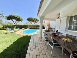 Vilamoura White House Villa by Homing