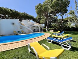 Vilamoura White House Villa by Homing