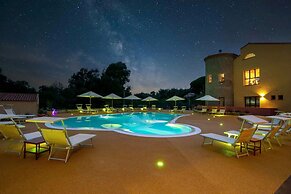 Hotel with swimming pool in Arbus