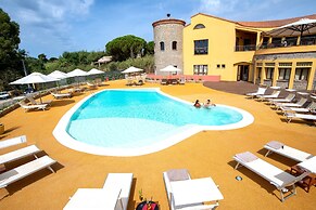Hotel with swimming pool in Arbus