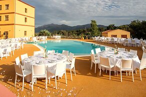 Hotel with swimming pool in Arbus