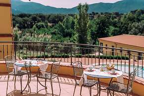 Hotel with swimming pool in Arbus