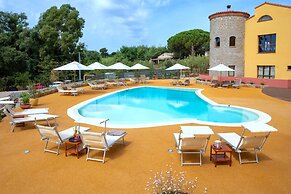 Hotel with swimming pool in Arbus