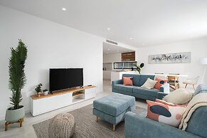 Lagos Deluxe 1 With Pool by Homing