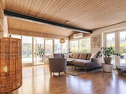 6 Person Holiday Home in Vaeggerlose