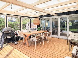 6 Person Holiday Home in Vaeggerlose