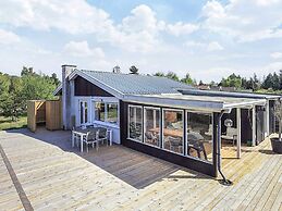 6 Person Holiday Home in Vaeggerlose