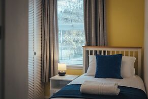 Park Street- Free Parking- Perfect for Contractors