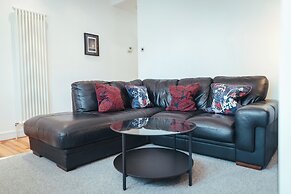 Park Street- Free Parking- Perfect for Contractors