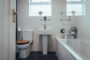 Park Street- Free Parking- Perfect for Contractors