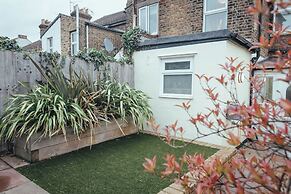 Park Street- Free Parking- Perfect for Contractors