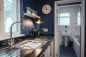 Park Street- Free Parking- Perfect for Contractors