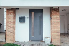 Contractors Retreat- Free Parking