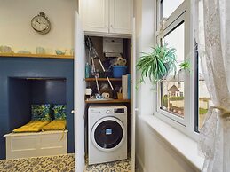 Unique 2 bed Leigh-on-sea- With Real Piano