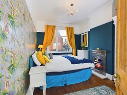 Unique 2 bed Leigh-on-sea- With Real Piano