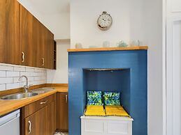 Unique 2 bed Leigh-on-sea- With Real Piano