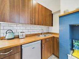 Unique 2 bed Leigh-on-sea- With Real Piano