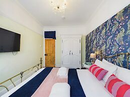 Unique 2 bed Leigh-on-sea- With Real Piano