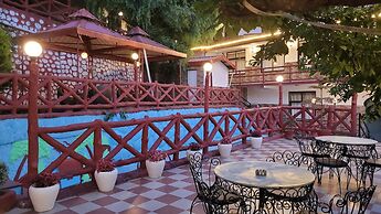 Ceyone Classic Fall Resort