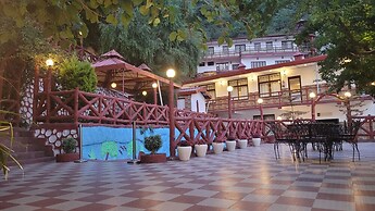 Ceyone Classic Fall Resort