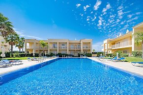 Albufeira Palm Tree With Pool by Homing