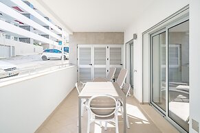 Lagos Modern 2 With Pool by Homing