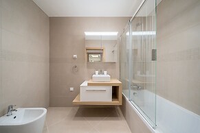 Lagos Modern 2 With Pool by Homing