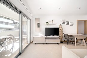 Lagos Modern 2 With Pool by Homing